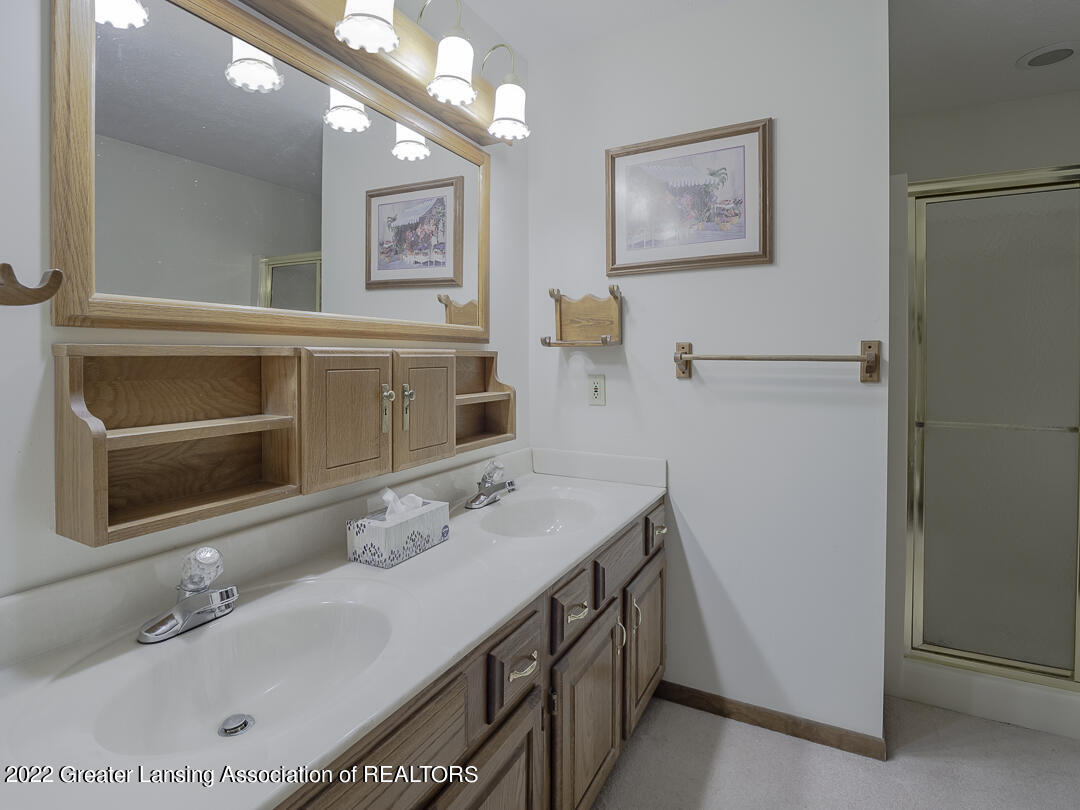 6285 West Reynolds Road Haslett, MI 48840 - Photo 17 of 40 6285_W_Reynolds_Ave_055