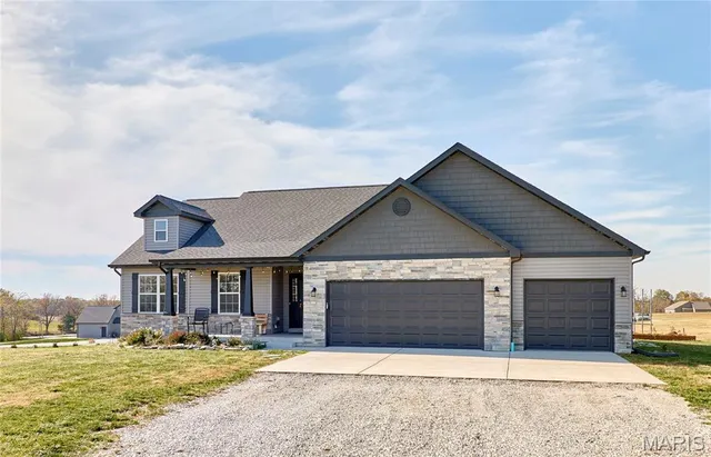 $425,000 | 31 Whiteside Estates Drive, Silex, MO 63377