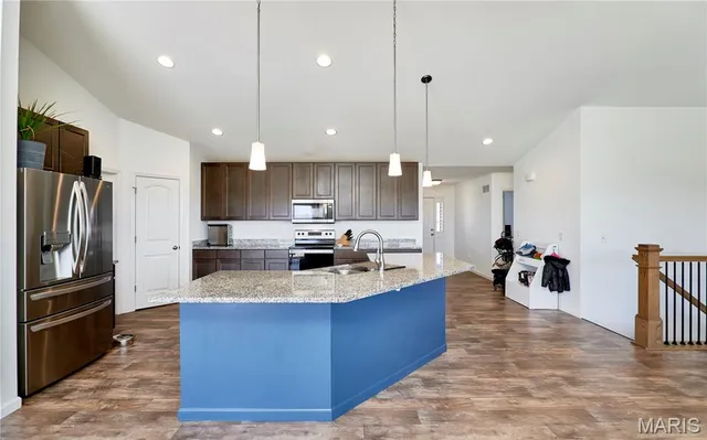 $425,000 | 31 Whiteside Estates Drive, Silex, MO 63377