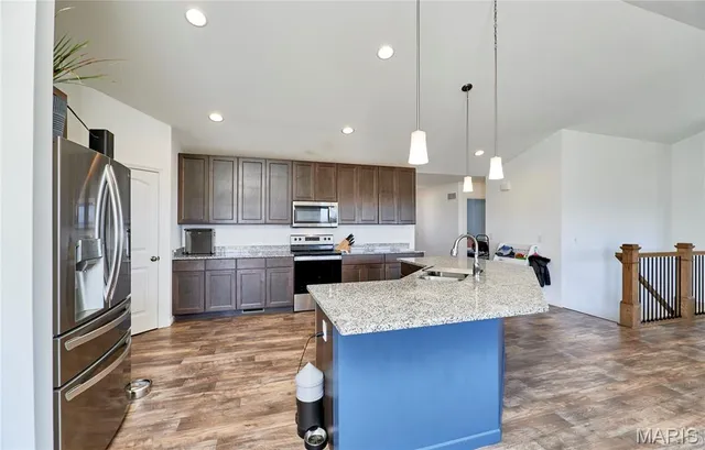 $425,000 | 31 Whiteside Estates Drive, Silex, MO 63377