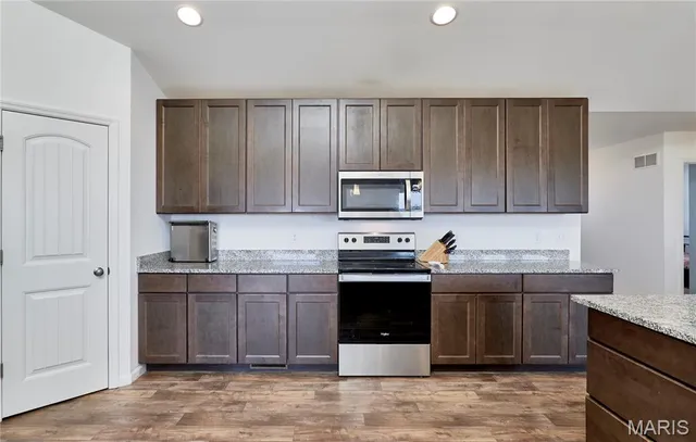 $425,000 | 31 Whiteside Estates Drive, Silex, MO 63377