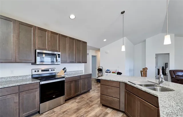 $425,000 | 31 Whiteside Estates Drive, Silex, MO 63377