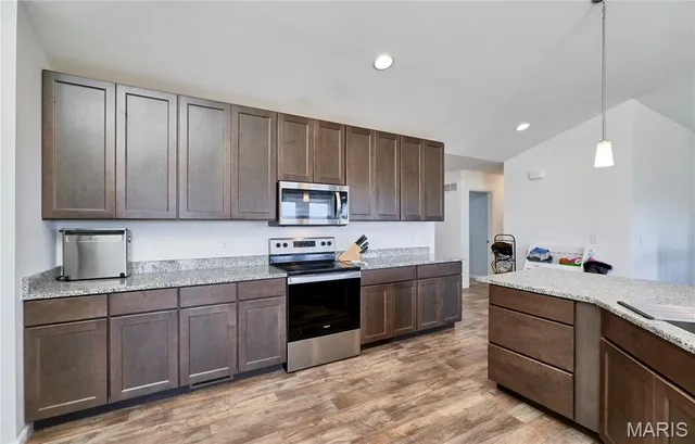 $425,000 | 31 Whiteside Estates Drive, Silex, MO 63377