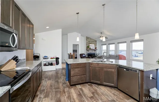 $425,000 | 31 Whiteside Estates Drive, Silex, MO 63377