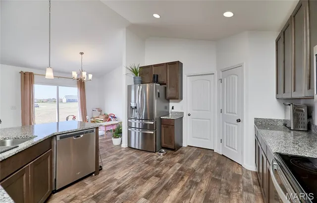 $425,000 | 31 Whiteside Estates Drive, Silex, MO 63377