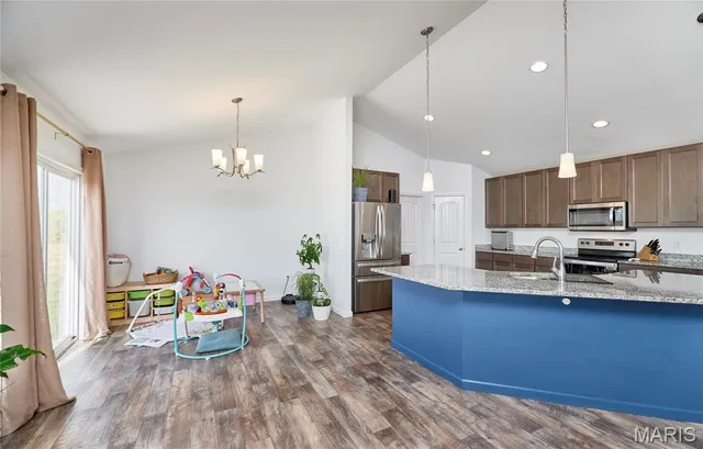 $425,000 | 31 Whiteside Estates Drive, Silex, MO 63377