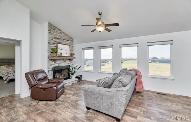 $425,000 | 31 Whiteside Estates Drive, Silex, MO 63377