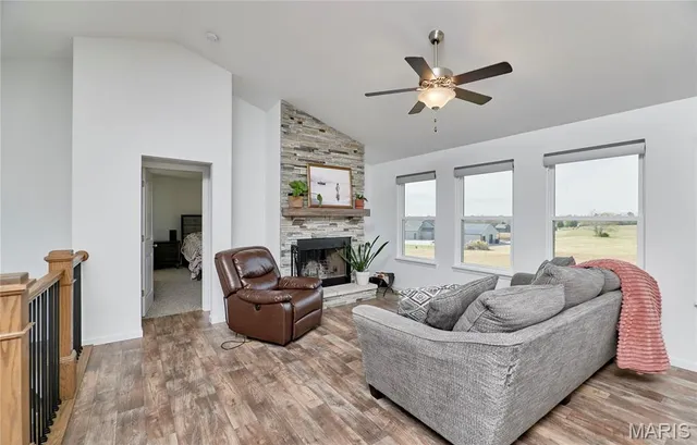 $425,000 | 31 Whiteside Estates Drive, Silex, MO 63377