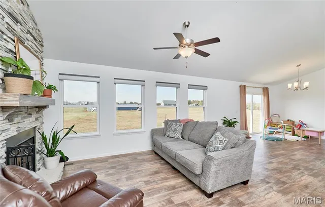 $425,000 | 31 Whiteside Estates Drive, Silex, MO 63377