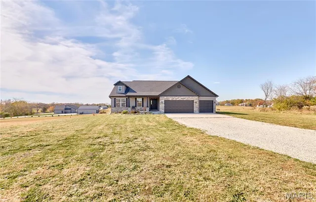 $425,000 | 31 Whiteside Estates Drive, Silex, MO 63377