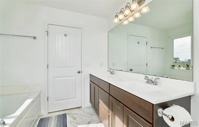 $425,000 | 31 Whiteside Estates Drive, Silex, MO 63377