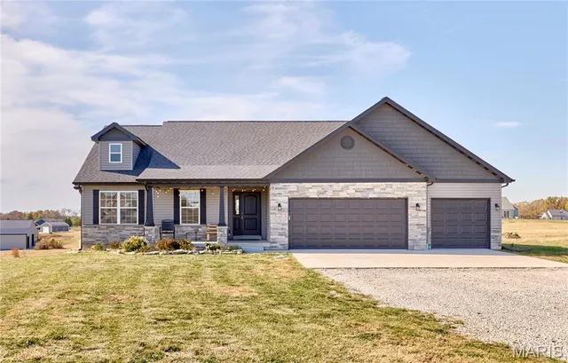 $425,000 | 31 Whiteside Estates Drive, Silex, MO 63377