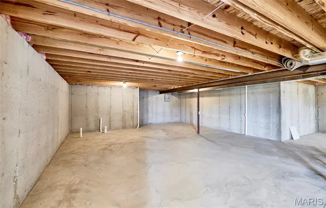 $425,000 | 31 Whiteside Estates Drive, Silex, MO 63377