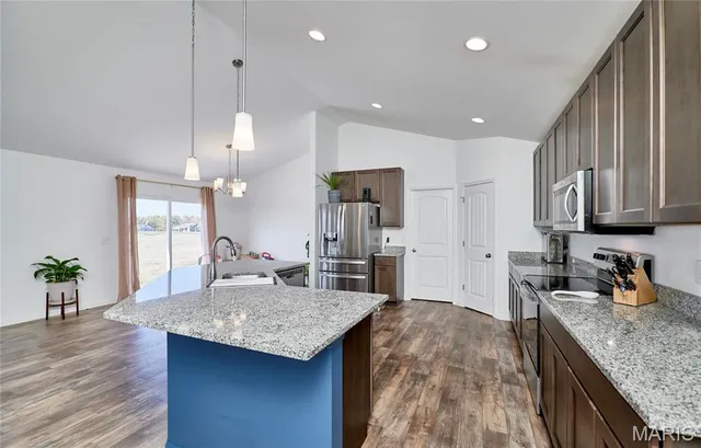 $425,000 | 31 Whiteside Estates Drive, Silex, MO 63377