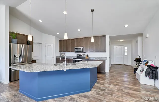 $425,000 | 31 Whiteside Estates Drive, Silex, MO 63377