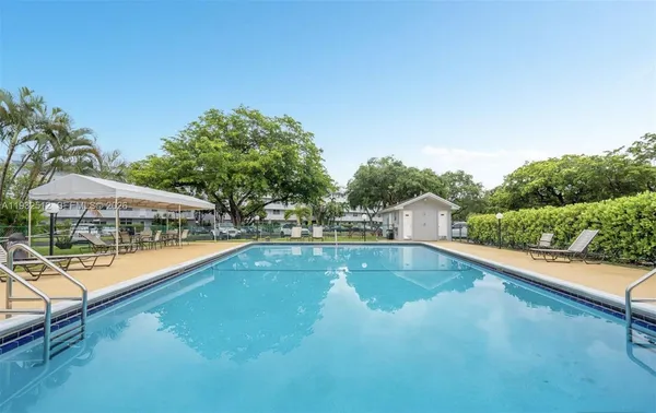 $189,900 | 103 Royal Park Drive, Unit 1G, Oakland Park, FL 33309