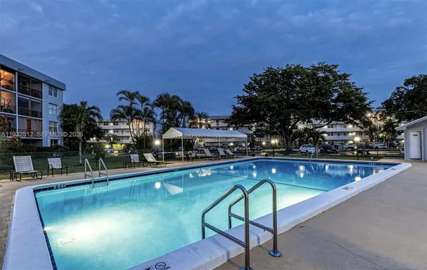 $189,900 | 103 Royal Park Drive, Unit 1G, Oakland Park, FL 33309