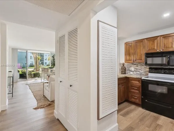 $189,900 | 103 Royal Park Drive, Unit 1G, Oakland Park, FL 33309