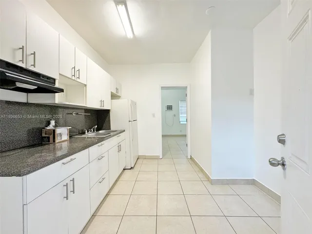 $1,250 | 5835 Southwest 4th Street, Unit B, Miami, FL 33144