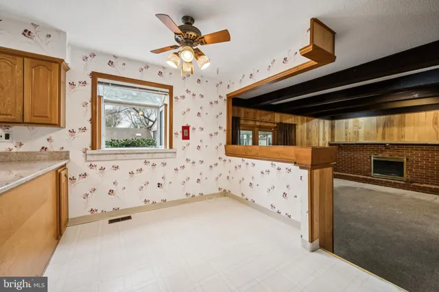 a view of utility room