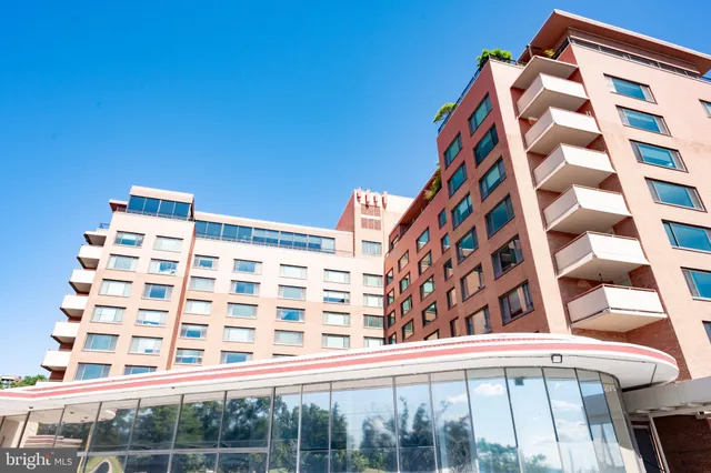 $299,500 | 1011 Arlington Boulevard, Unit 919, Arlington, VA 22209