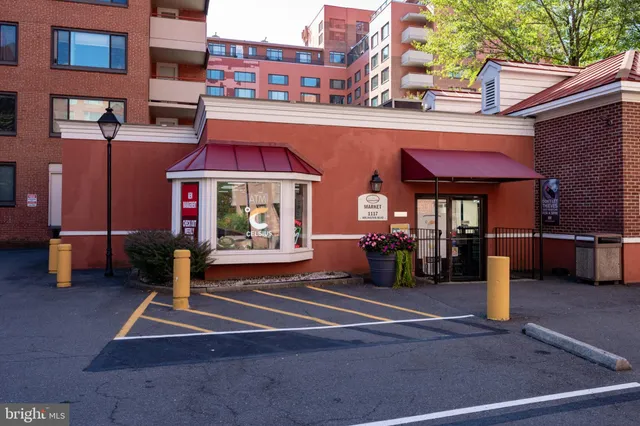 $299,500 | 1011 Arlington Boulevard, Unit 919, Arlington, VA 22209