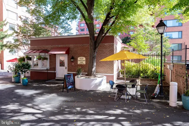 $299,500 | 1011 Arlington Boulevard, Unit 919, Arlington, VA 22209