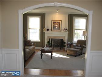 124 Springtree Road Newtown Square, PA 19073 - Photo 3 of 12 Living Room