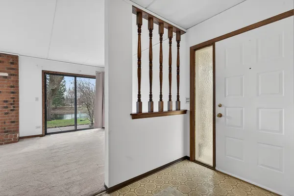 $300,000 | 755 Whalom Lane, Unit 2C2, Schaumburg, IL 60173