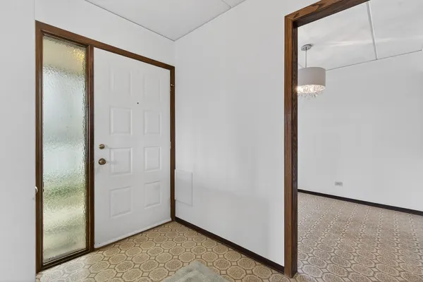 $300,000 | 755 Whalom Lane, Unit 2C2, Schaumburg, IL 60173