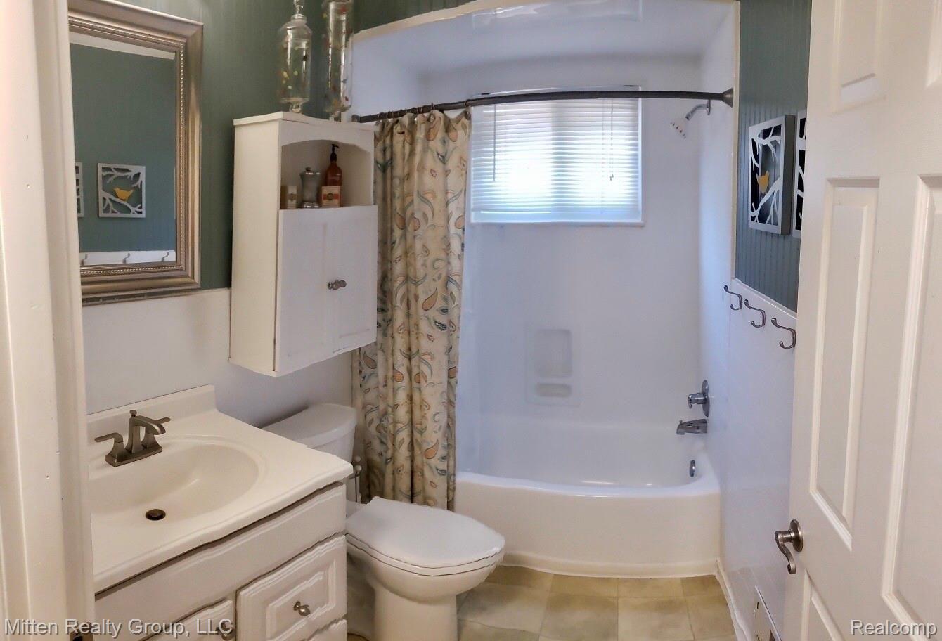 633 Rewold Drive Rochester, MI 48307 - Photo 12 of 19 IMG_1492.JPG