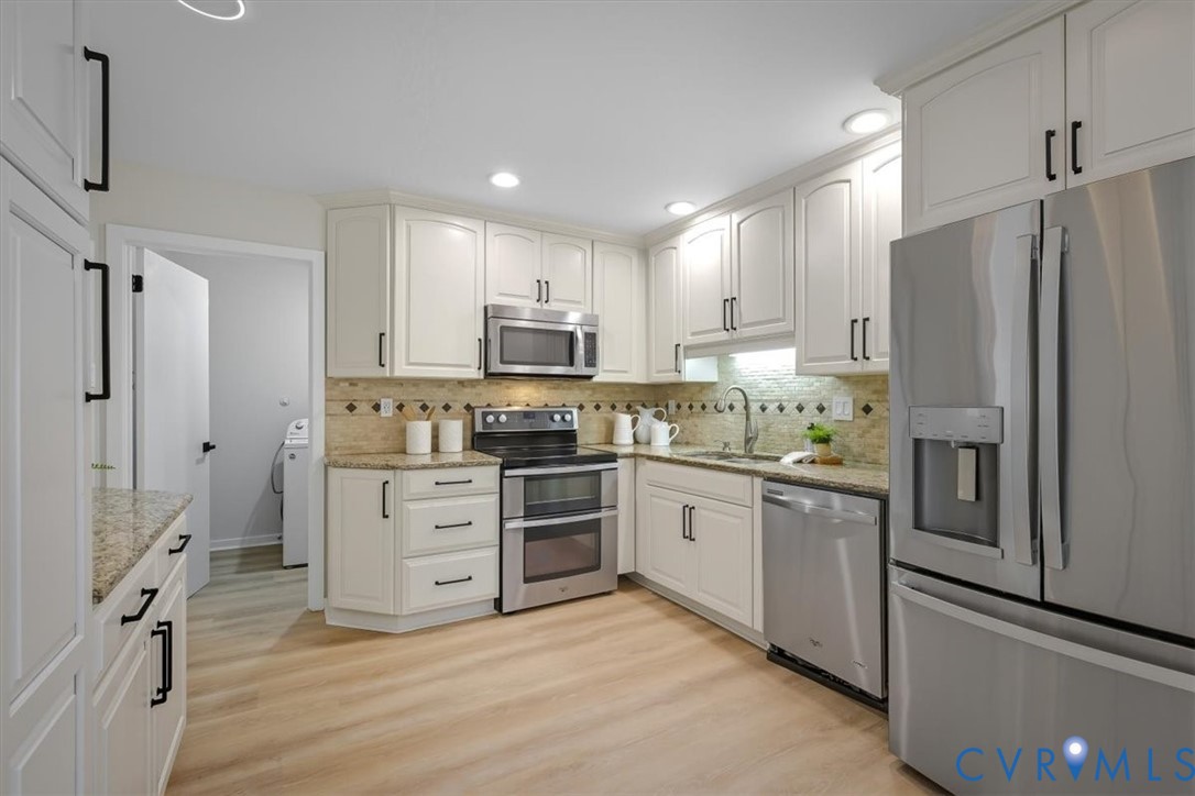 4200 Northwich Road Midlothian, VA 23112 - Photo 8 of 50 Kitchen with appliances with stainless steel finis