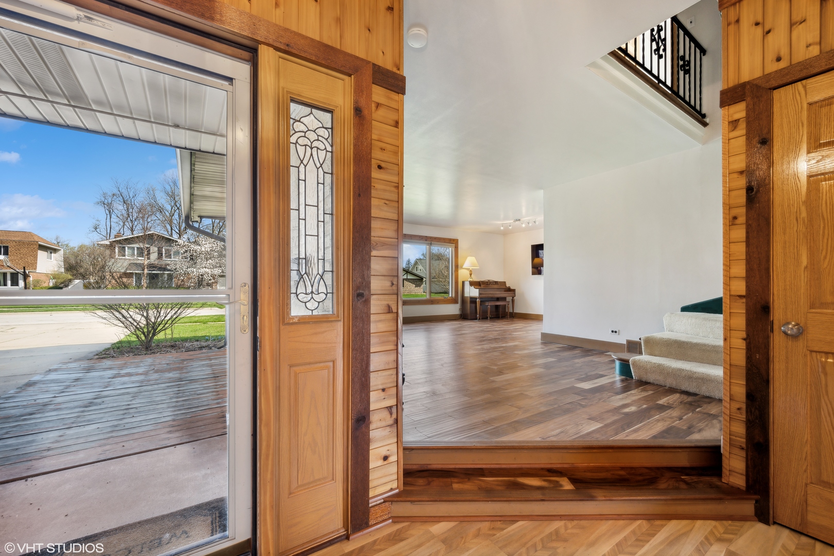 4507 Gettysburg Drive Rolling Meadows, IL 60008 - Photo 2 of 25 a view of living room