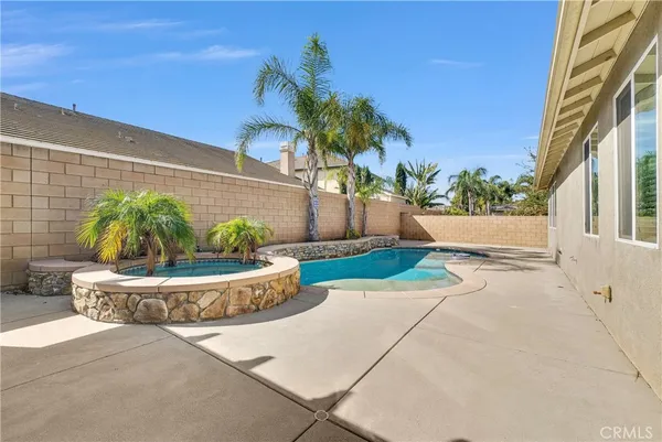 a view of a backyard with plants