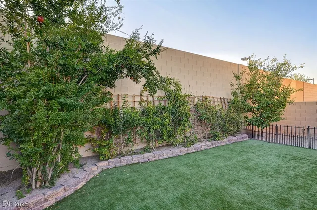 $674,999 | 1371 Bear Brook Avenue, Henderson, NV 89074