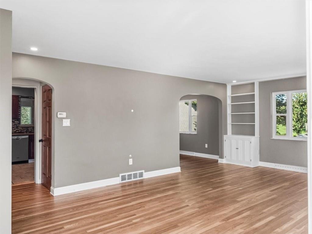 301 Churchill Road Pittsburgh, PA 15235 - Photo 4 of 34 Gallery Image 4