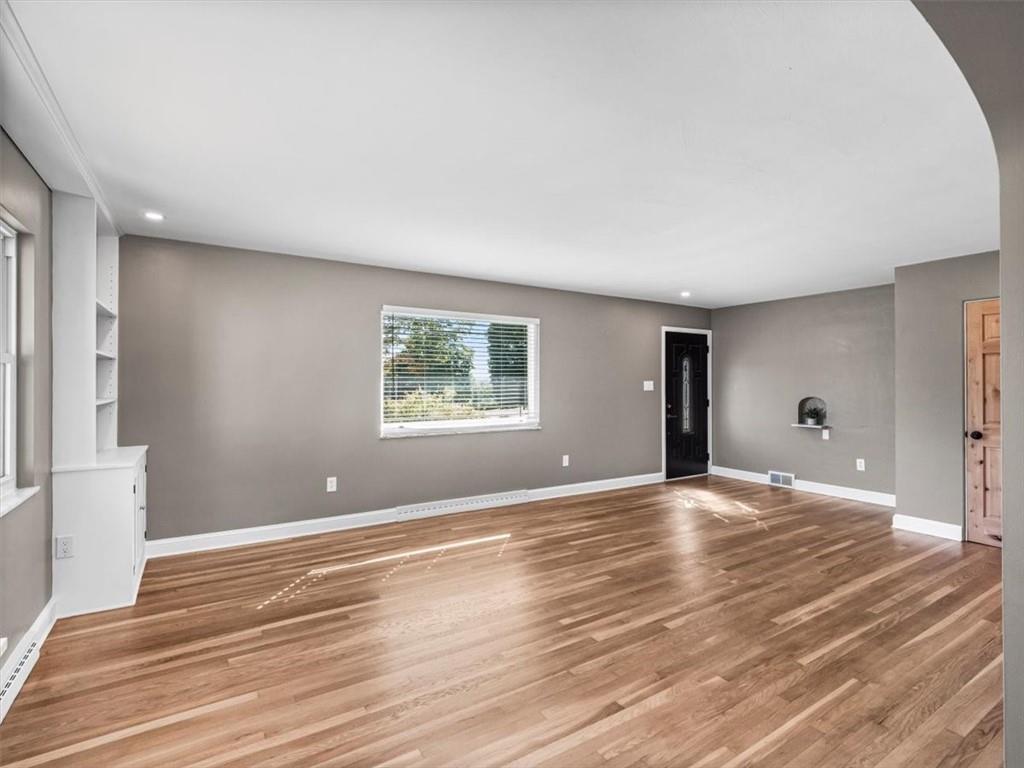 301 Churchill Road Pittsburgh, PA 15235 - Photo 6 of 34 Gallery Image 6