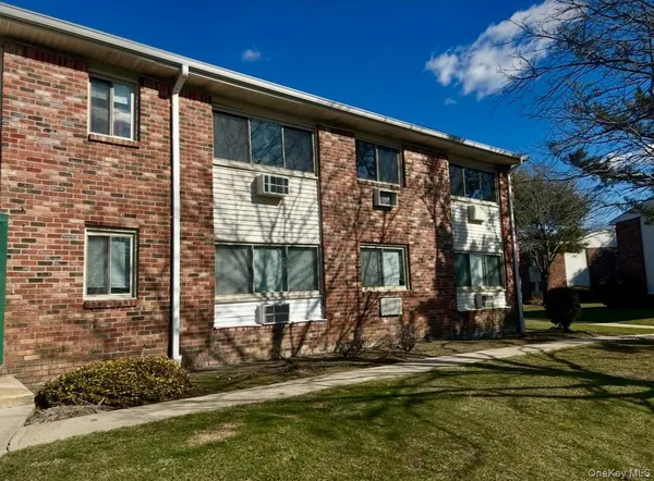 $229,000 | 2399 Union Boulevard, Unit 8B, Islip, NY 11751