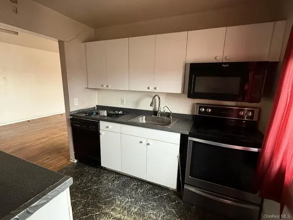 $229,000 | 2399 Union Boulevard, Unit 8B, Islip, NY 11751