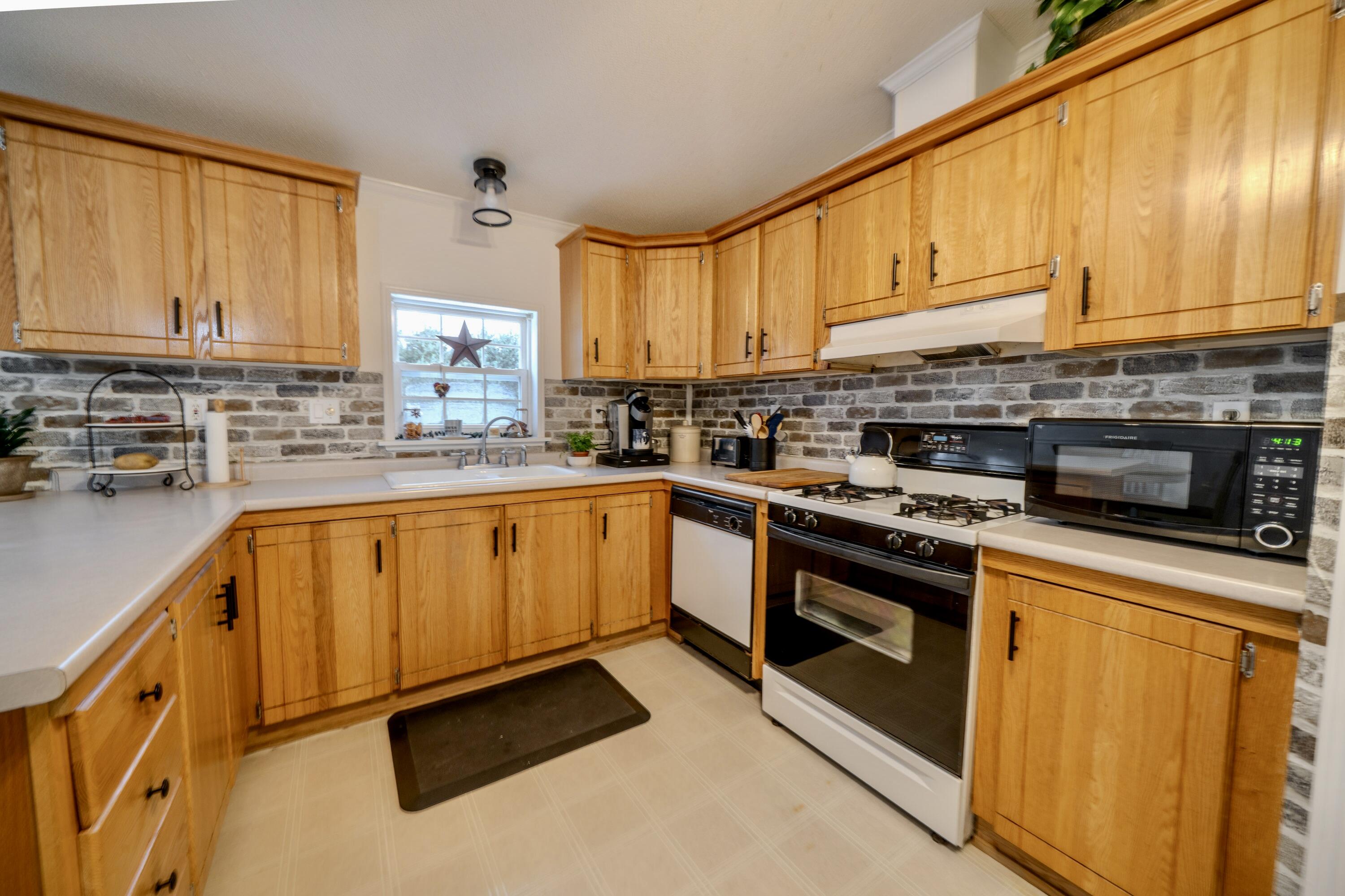 36 Old Rte 1 Searsport, ME 04974 - Photo 5 of 46 3611