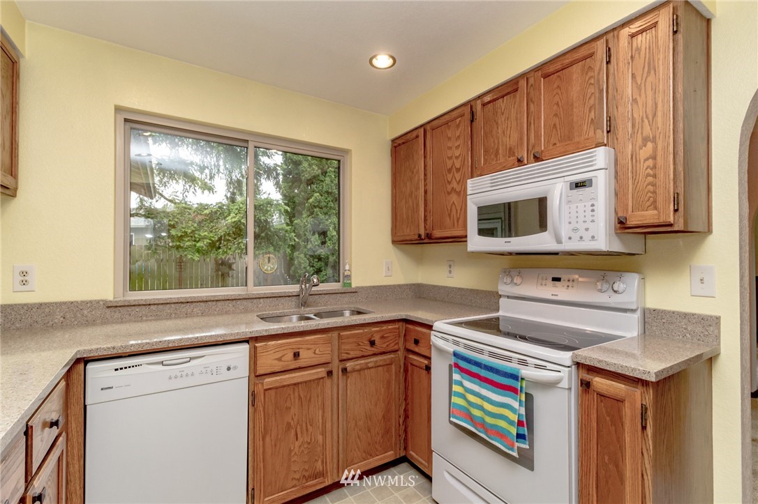 2503 166th Place Southeast Bothell, WA 98012 - Photo 8 of 21 Gallery Image 8