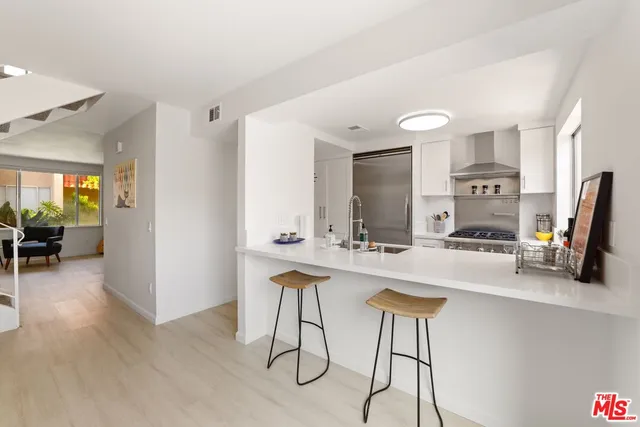 $389,000 | 2252 North Indian Canyon Drive, Unit E, Palm Springs, CA 92262