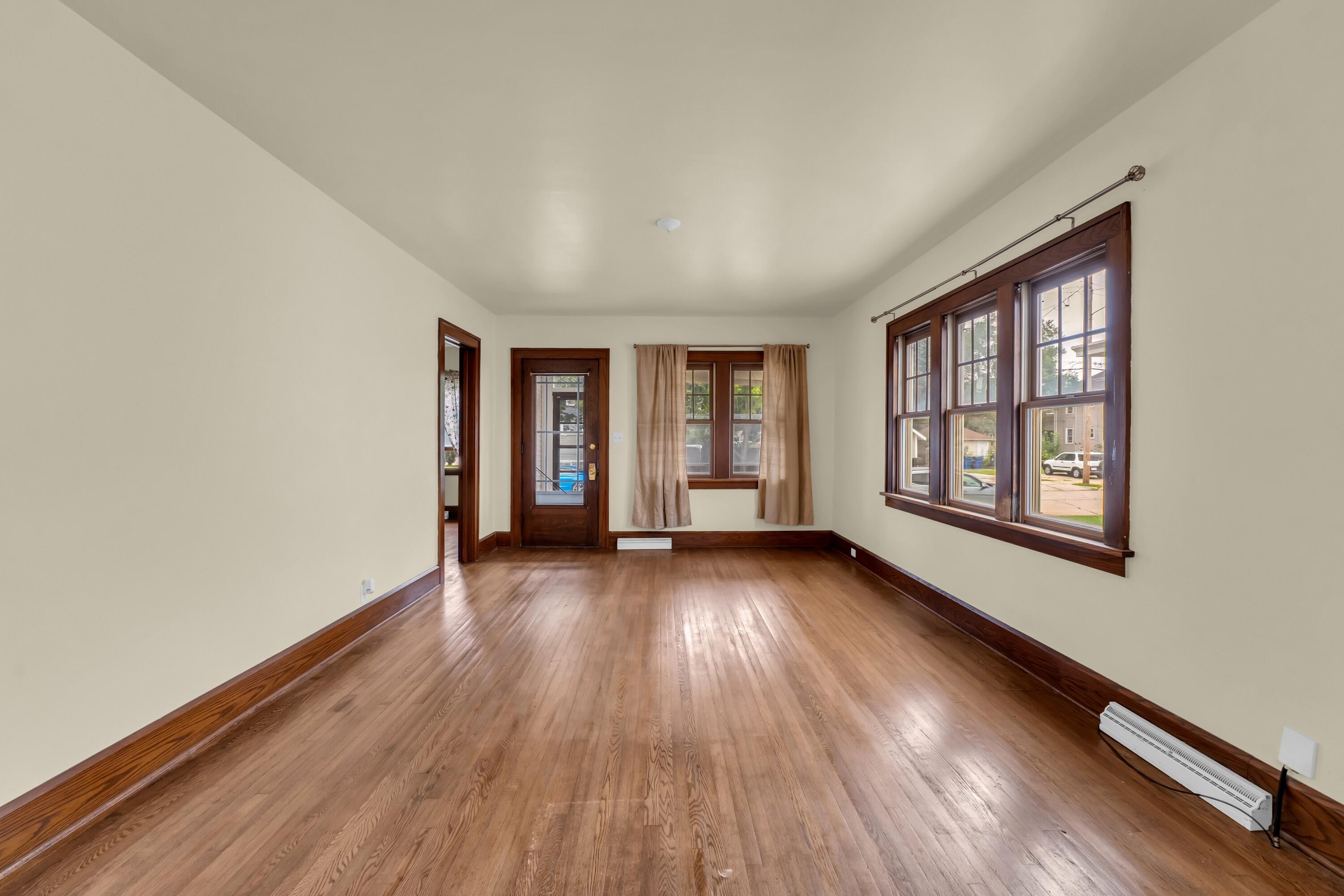 704 Belmont Avenue Racine, WI 53405 - Photo 15 of 42 Photo (15)