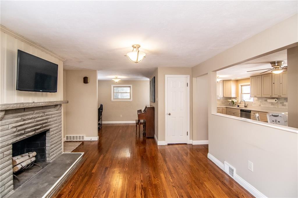 5207 Baptist Road Pittsburgh, PA 15236 - Photo 4 of 25 Gallery Image 4