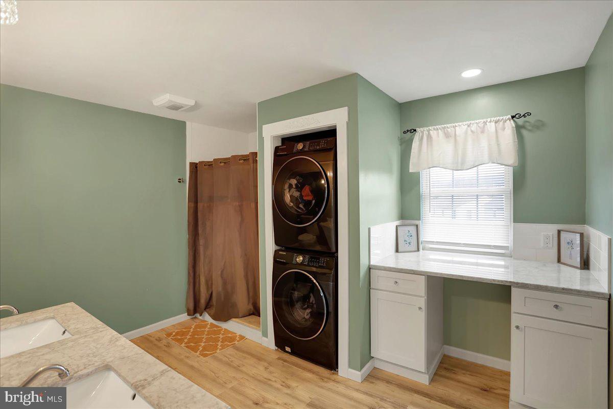 4385 Hillside Road Reading, PA 19606 - Photo 24 of 37 Primary Bath with Laundry
