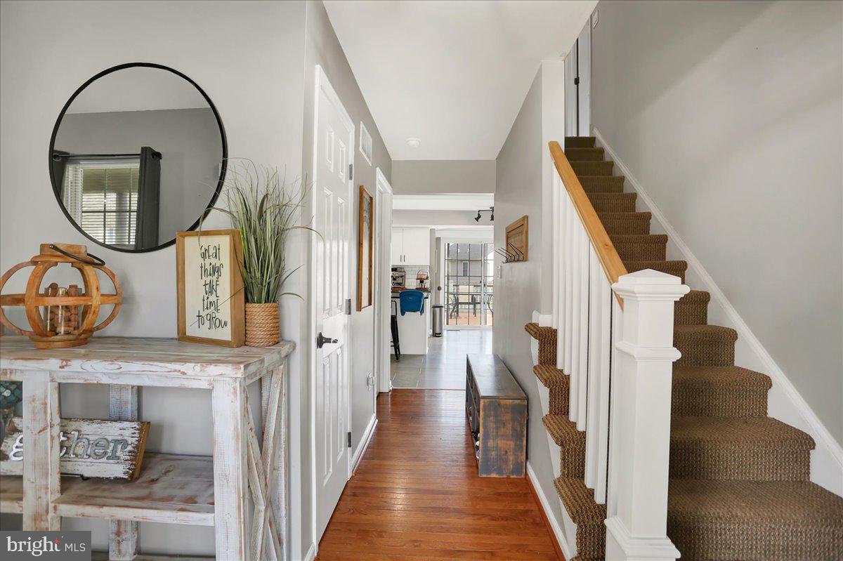 4385 Hillside Road Reading, PA 19606 - Photo 5 of 37 Hallway from the front door into beautiful kitchen