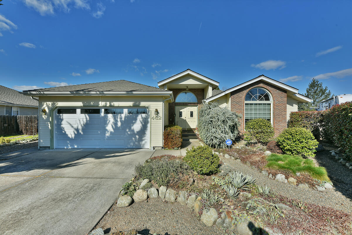 462 Creekside Circle Central Point, OR 97502 - Photo 2 of 32 DSC_7663