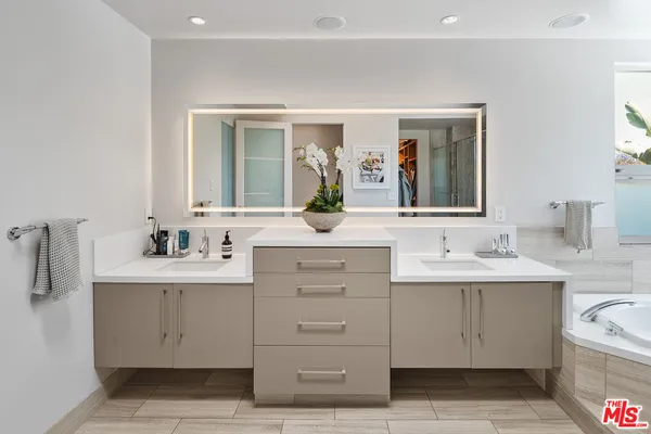 $18,000 | 8735 Dorrington Avenue, West Hollywood, CA 90048