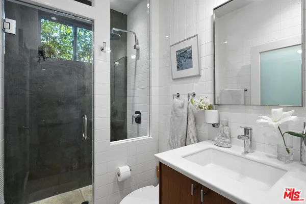 $18,000 | 8735 Dorrington Avenue, West Hollywood, CA 90048