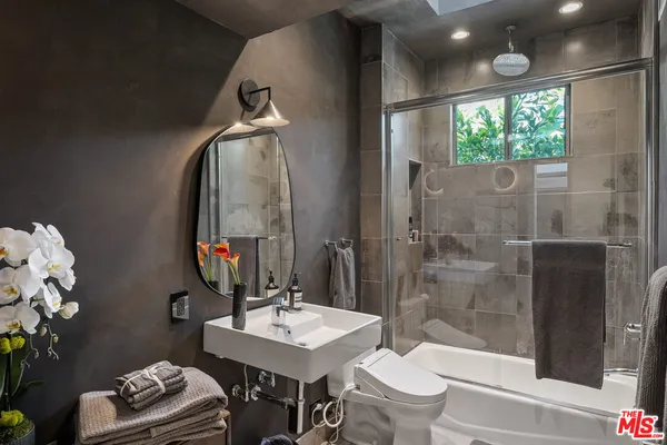 $18,000 | 8735 Dorrington Avenue, West Hollywood, CA 90048